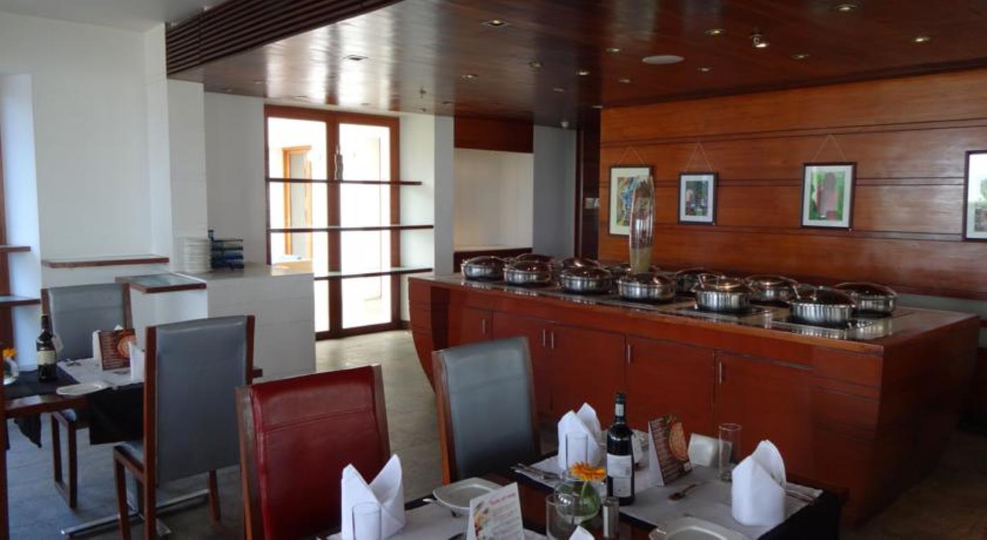 होटल The Promenade 4*